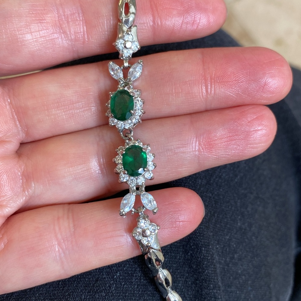 Beautiful bracelet (imitation jewelry) with emerald like stones